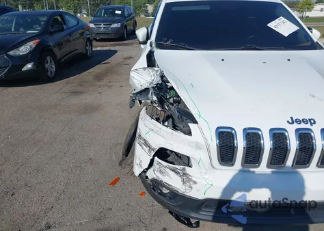 2015 Jeep Cherokee Latitude из США, поврежденный, VIN 1C4PJMCS2FW710121